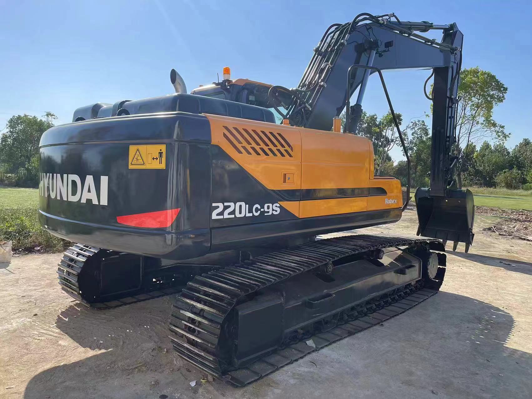 Hyundai 220 - حفار زحاف: صورة 4 Hyundai 220 - حفار زحاف: صورة 4