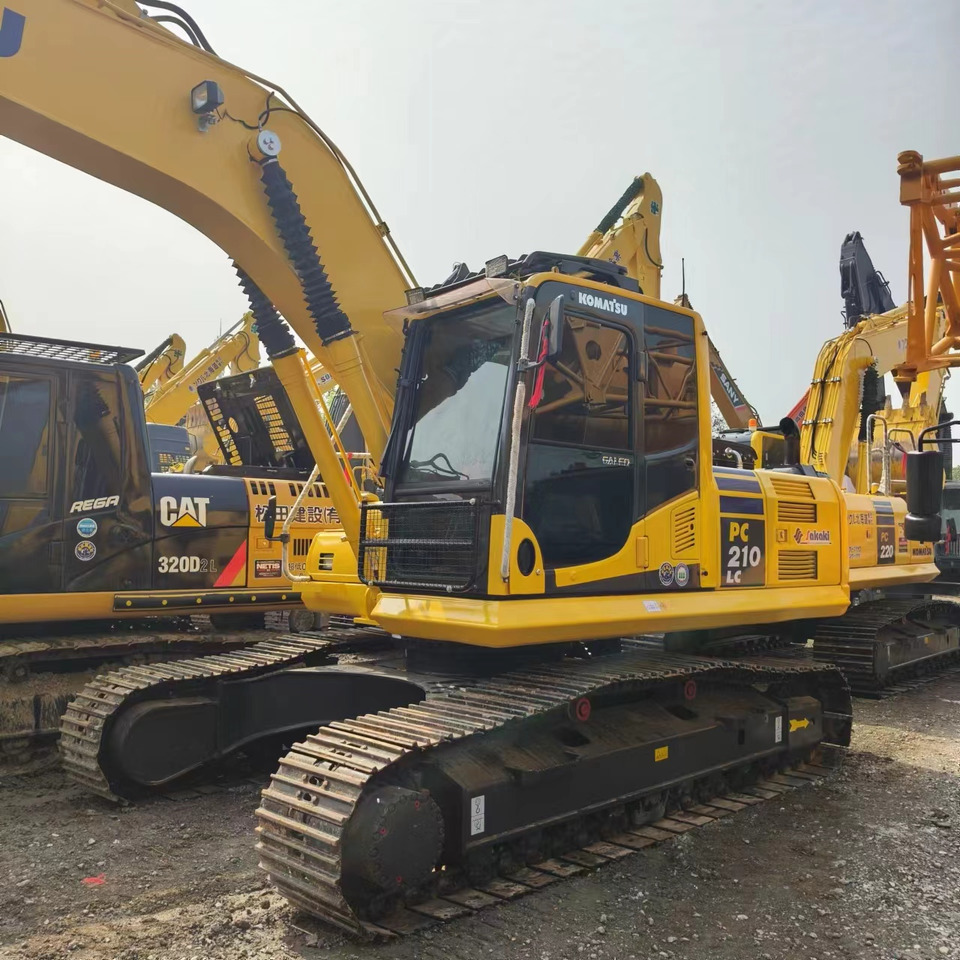 KOMATSU PC210-8 - حفار زحاف: صورة 4 KOMATSU PC210-8 - حفار زحاف: صورة 4