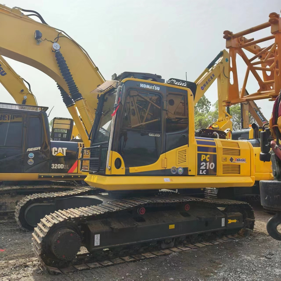 KOMATSU PC210-8 - حفار زحاف: صورة 5 KOMATSU PC210-8 - حفار زحاف: صورة 5