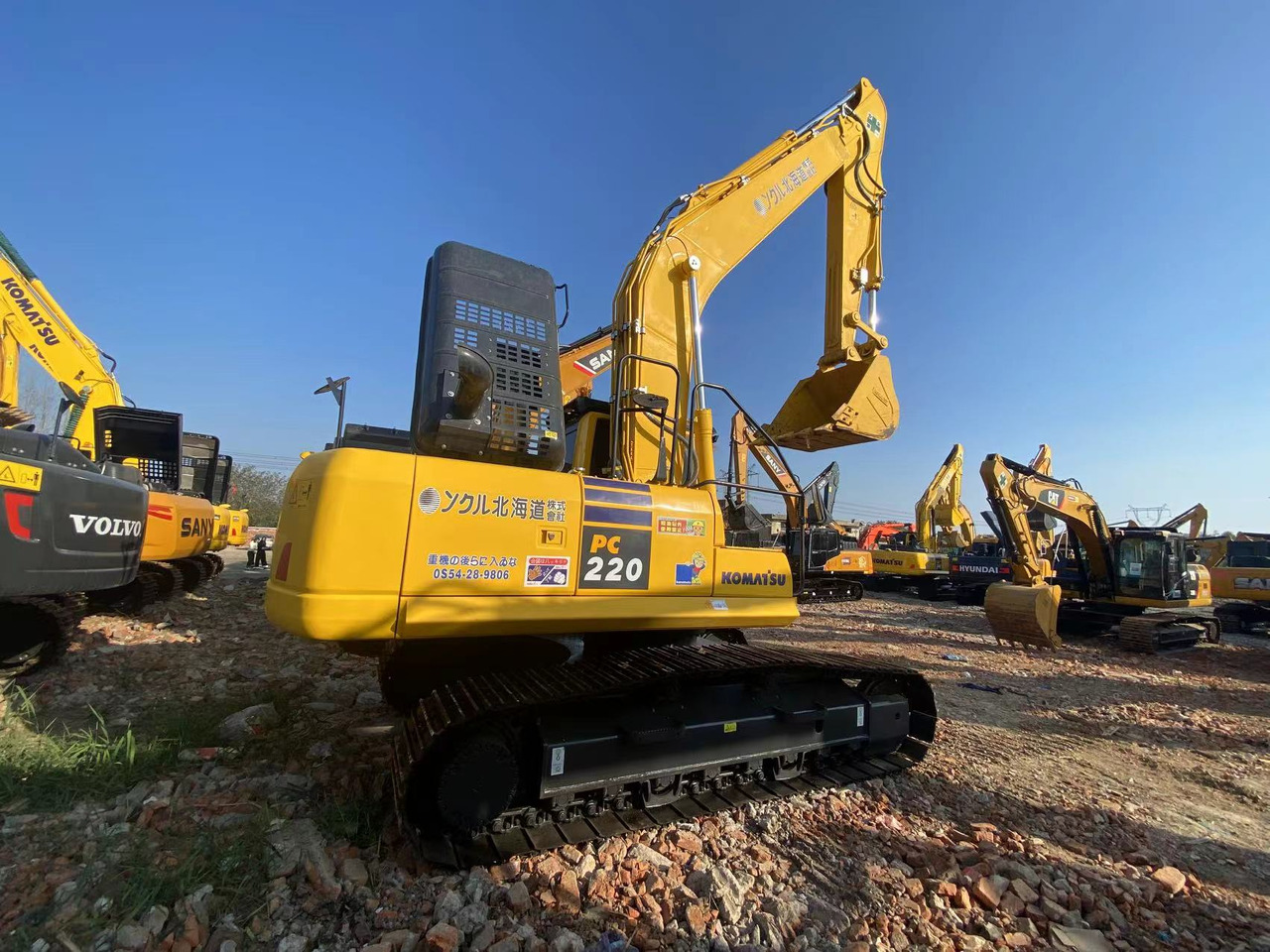 KOMATSU PC220 - حفار زحاف: صورة 1 KOMATSU PC220 - حفار زحاف: صورة 1