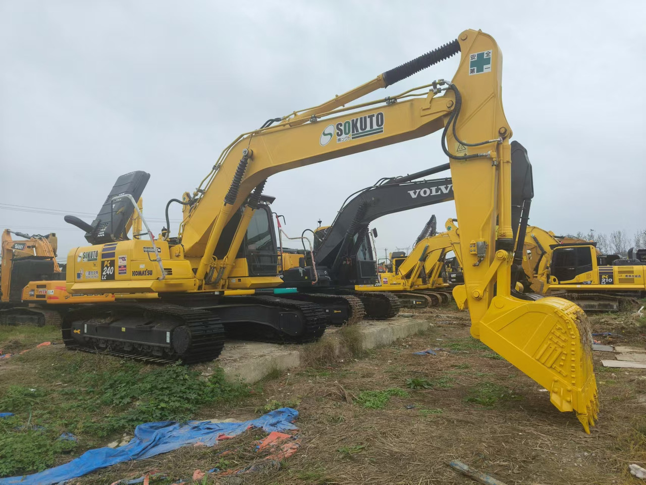 KOMATSU PC240LC-8 - حفار زحاف: صورة 2 KOMATSU PC240LC-8 - حفار زحاف: صورة 2