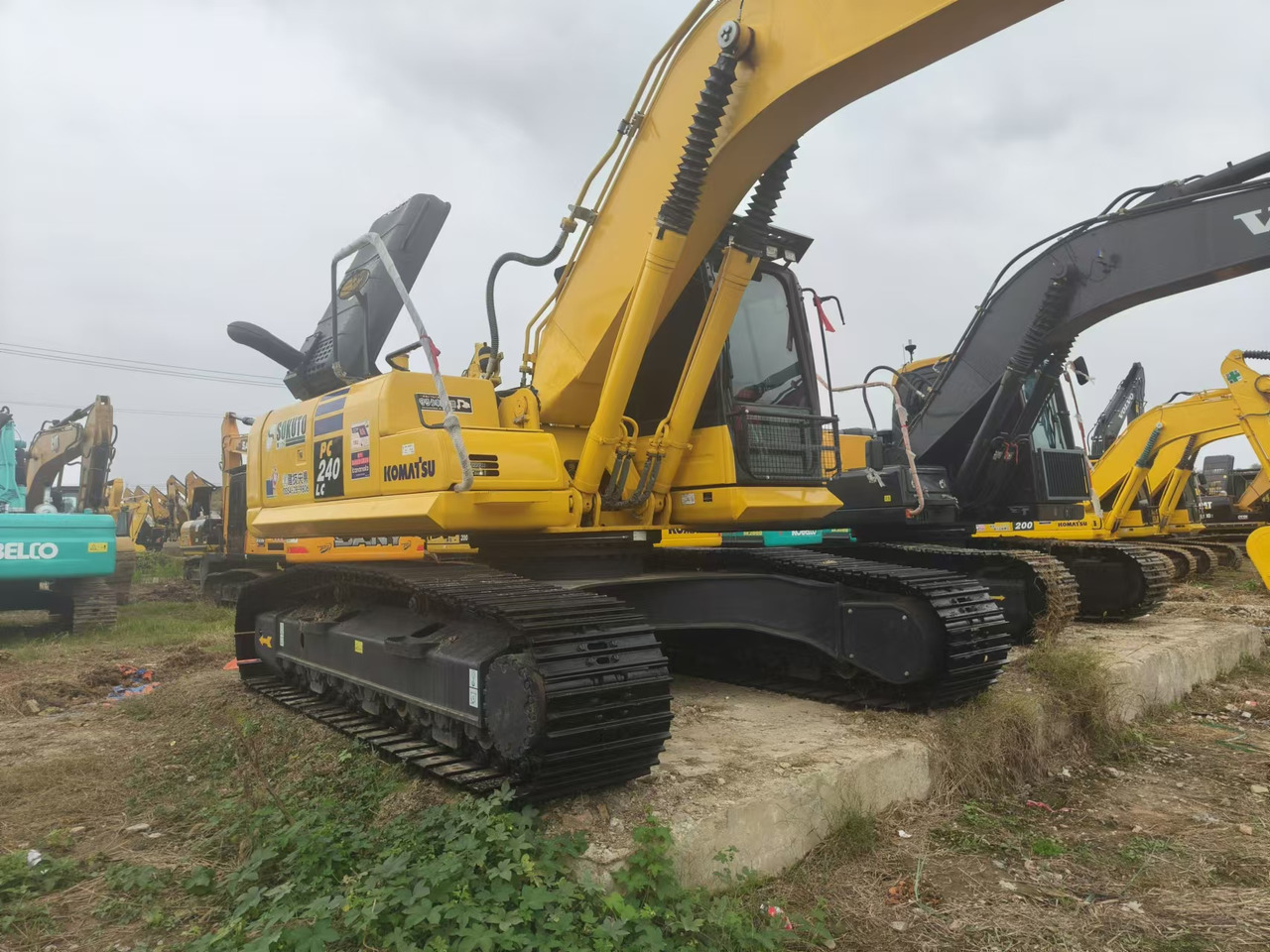 KOMATSU PC240LC-8 - حفار زحاف: صورة 5 KOMATSU PC240LC-8 - حفار زحاف: صورة 5