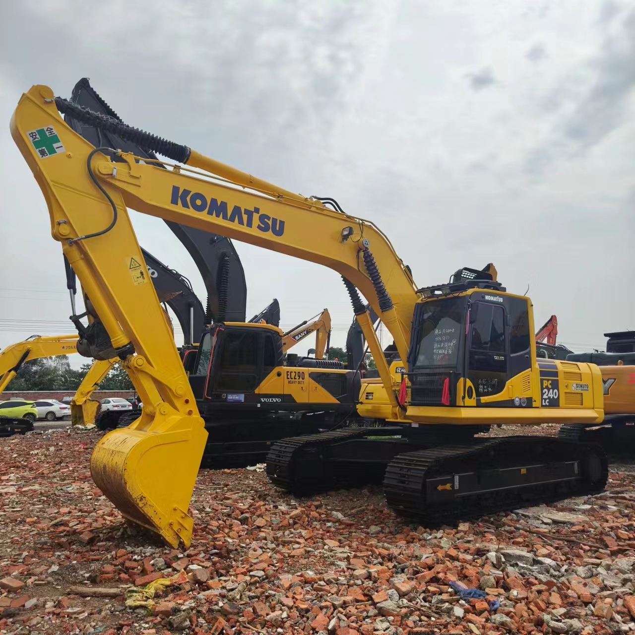 KOMATSU PC240 - حفار زحاف: صورة 1 KOMATSU PC240 - حفار زحاف: صورة 1