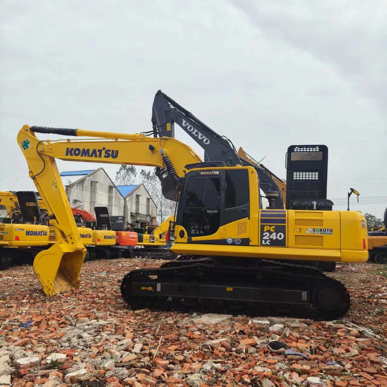 KOMATSU PC240 - حفار زحاف: صورة 2 KOMATSU PC240 - حفار زحاف: صورة 2