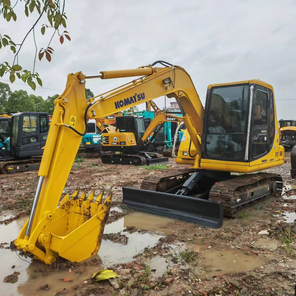 KOMATSU PC60-7 - حفار زحاف: صورة 2 KOMATSU PC60-7 - حفار زحاف: صورة 2