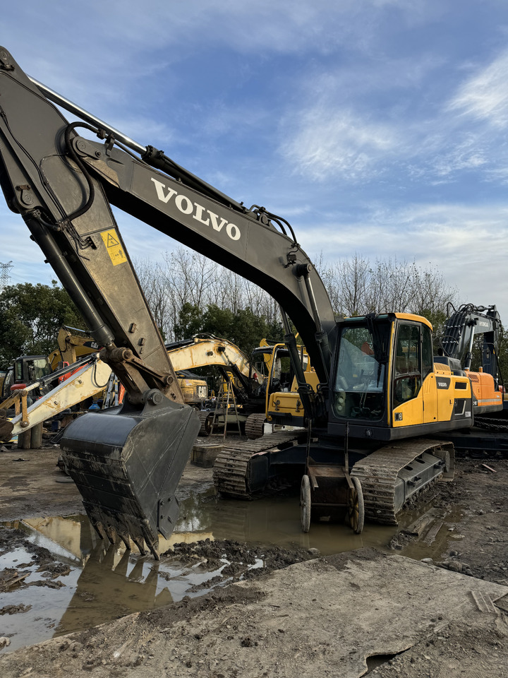 VOLVO EC220D - حفار زحاف: صورة 3 VOLVO EC220D - حفار زحاف: صورة 3