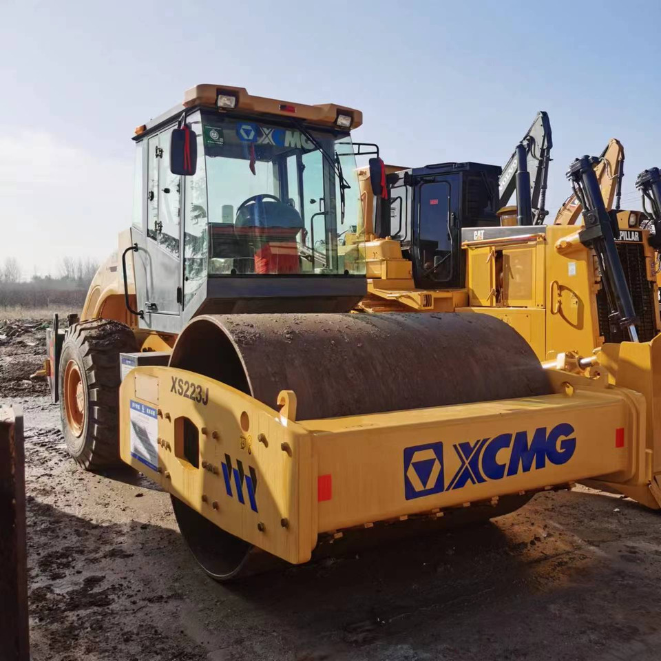 XCMG XS223J - مدحلة ضاغطة: صورة 1 XCMG XS223J - مدحلة ضاغطة: صورة 1