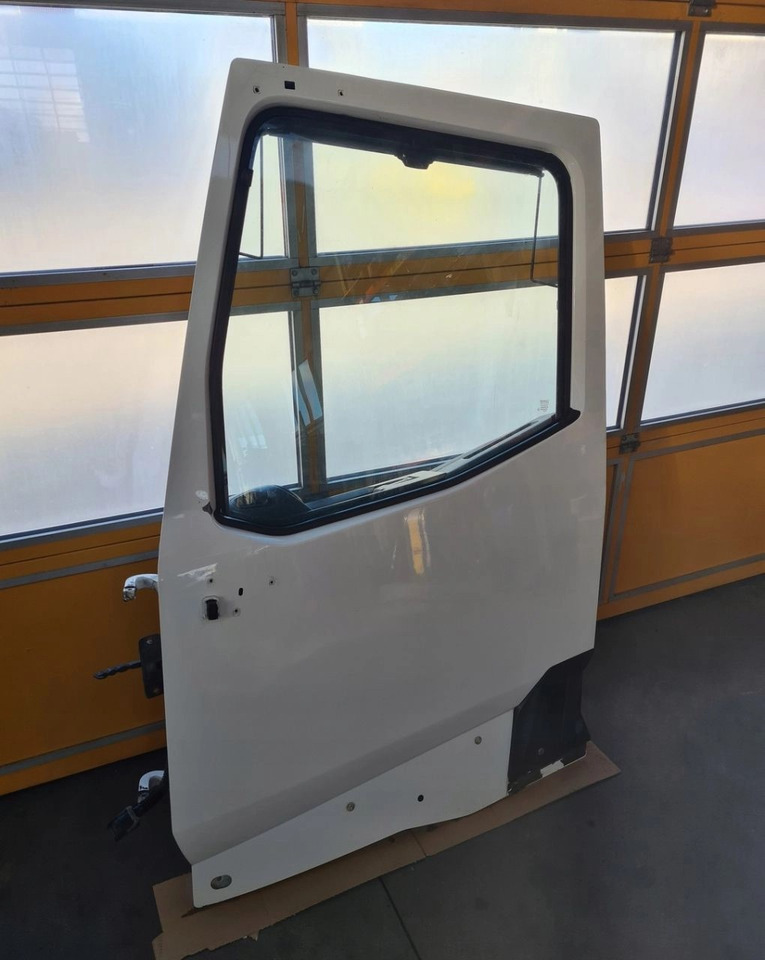 DRZWI KOMPLETNE LEWE RENAULT GAMA T K C RANGE ŚREDNIA KABINA - باب و قطع الغيار: صورة 2 DRZWI KOMPLETNE LEWE RENAULT GAMA T K C RANGE ŚREDNIA KABINA - باب و قطع الغيار: صورة 2