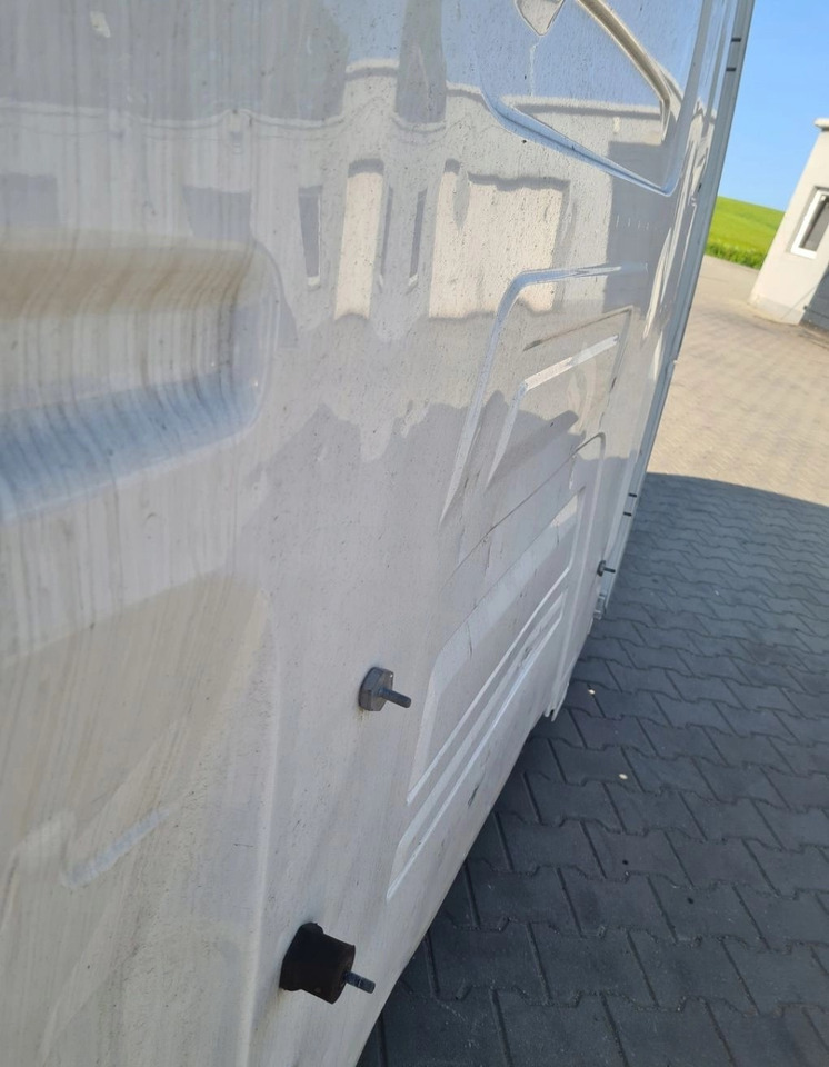 GOŁA SZKIELET POSZYCIE BLACHA RENAULT GAMA T HIGH WYSOKA KABINA - USZKODZONA - كابينة: صورة 4 GOŁA SZKIELET POSZYCIE BLACHA RENAULT GAMA T HIGH WYSOKA KABINA - USZKODZONA - كابينة: صورة 4