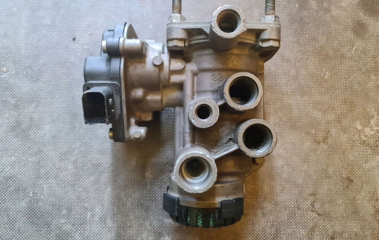 KNORR-BREMSE ZAWÓR EBS EUROPA RENAULT GAMA RANGE T VOLVO FH 4 FM 4 FMX 4 - صمام الفرامل - شاحنة: صورة 2 KNORR-BREMSE ZAWÓR EBS EUROPA RENAULT GAMA RANGE T VOLVO FH 4 FM 4 FMX 4 - صمام الفرامل - شاحنة: صورة 2