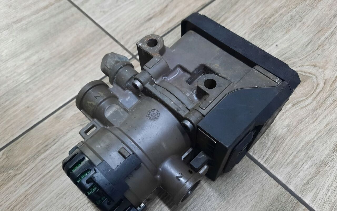 KNORR-BREMSE ZAWÓR PRZÓD MODULATOR EBS VOLVO FH FM RENAULT DXI - صمام الفرامل - شاحنة: صورة 2 KNORR-BREMSE ZAWÓR PRZÓD MODULATOR EBS VOLVO FH FM RENAULT DXI - صمام الفرامل - شاحنة: صورة 2