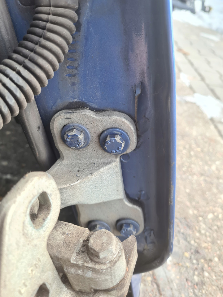 RENAULT DRZWI KOMPLETNE LEWE RENAULT GAMA T RANGE HIGH WYSOKA KABINA - باب و قطع الغيار - شاحنة: صورة 4 RENAULT DRZWI KOMPLETNE LEWE RENAULT GAMA T RANGE HIGH WYSOKA KABINA - باب و قطع الغيار - شاحنة: صورة 4