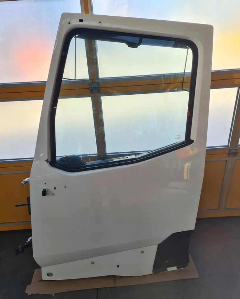 RENAULT DRZWI KOMPLETNE LEWE RENAULT GAMA T RANGE - باب و قطع الغيار - شاحنة: صورة 1 RENAULT DRZWI KOMPLETNE LEWE RENAULT GAMA T RANGE - باب و قطع الغيار - شاحنة: صورة 1