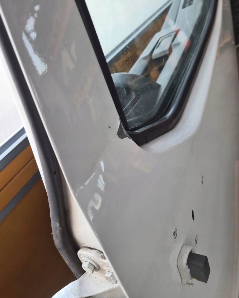 RENAULT DRZWI KOMPLETNE LEWE RENAULT GAMA T RANGE - باب و قطع الغيار - شاحنة: صورة 3 RENAULT DRZWI KOMPLETNE LEWE RENAULT GAMA T RANGE - باب و قطع الغيار - شاحنة: صورة 3