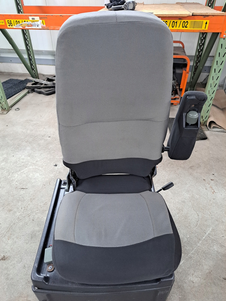 RENAULT FOTEL OBRACANY SIEDZENIE PASAŻERA RENAULT MAGNUM DXI LIFT VEGA SALONKA - مقعد - شاحنة: صورة 3 RENAULT FOTEL OBRACANY SIEDZENIE PASAŻERA RENAULT MAGNUM DXI LIFT VEGA SALONKA - مقعد - شاحنة: صورة 3