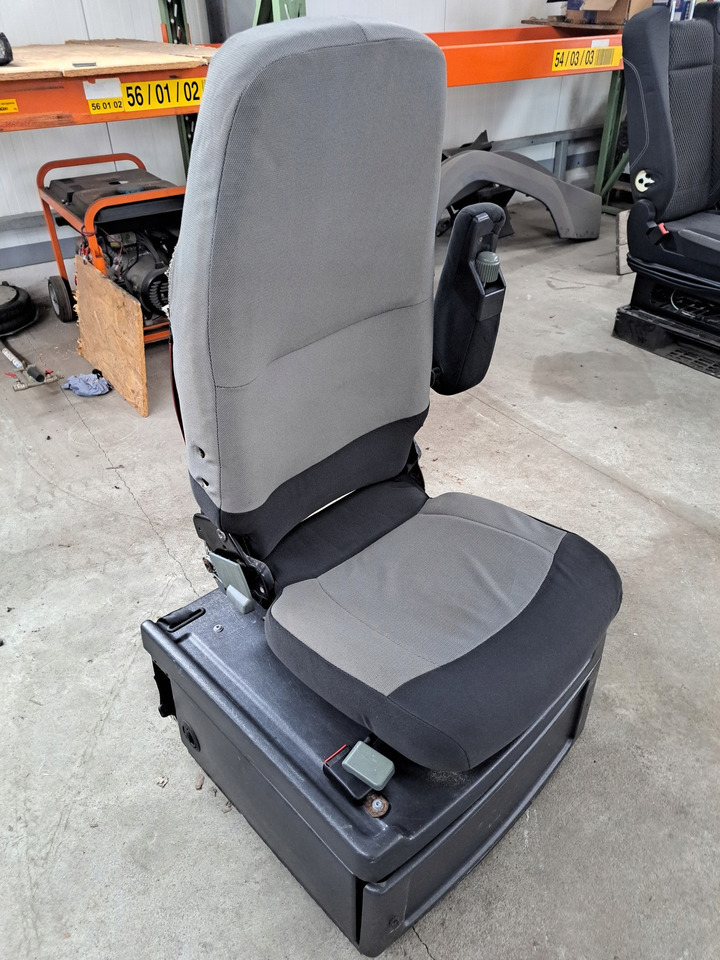 RENAULT FOTEL OBRACANY SIEDZENIE PASAŻERA RENAULT MAGNUM DXI LIFT VEGA SALONKA - مقعد - شاحنة: صورة 1 RENAULT FOTEL OBRACANY SIEDZENIE PASAŻERA RENAULT MAGNUM DXI LIFT VEGA SALONKA - مقعد - شاحنة: صورة 1