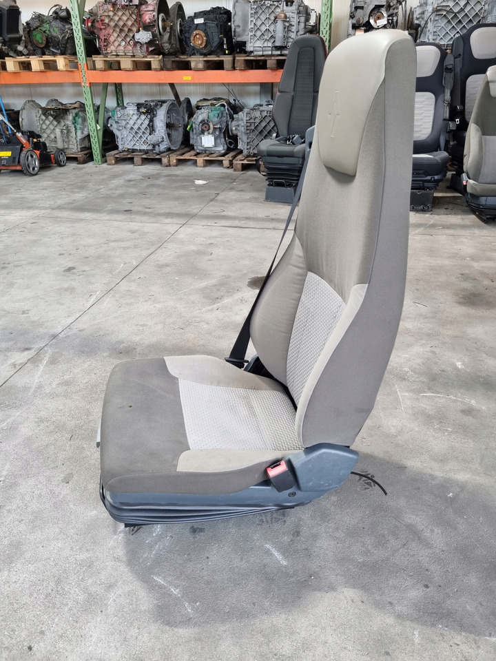 RENAULT FOTEL PNEUMATYCZNY PRAWY SIEDZENIE PASAŻERA RENAULT PREMIUM DXI LIFT - مقعد - شاحنة: صورة 2 RENAULT FOTEL PNEUMATYCZNY PRAWY SIEDZENIE PASAŻERA RENAULT PREMIUM DXI LIFT - مقعد - شاحنة: صورة 2