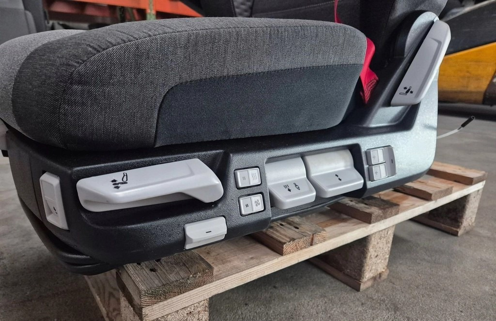 RENAULT FOTEL PNEUMATYCZY SIEDZENIE KIEROWCY RENAULT RANGE GAMA T C K EVO LIFT - مقعد - شاحنة: صورة 4 RENAULT FOTEL PNEUMATYCZY SIEDZENIE KIEROWCY RENAULT RANGE GAMA T C K EVO LIFT - مقعد - شاحنة: صورة 4