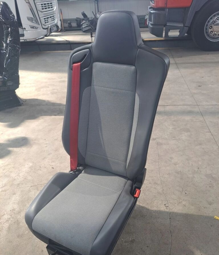 RENAULT FOTEL PRAWY SIEDZENIE PASAŻERA RENAULT RANGE GAMA T C K - مقعد - شاحنة: صورة 2 RENAULT FOTEL PRAWY SIEDZENIE PASAŻERA RENAULT RANGE GAMA T C K - مقعد - شاحنة: صورة 2