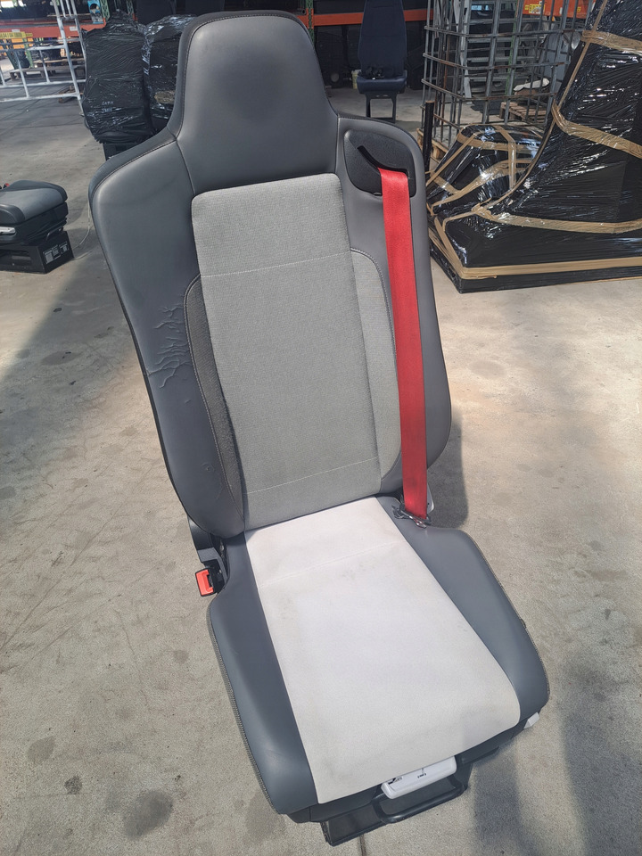 RENAULT FOTEL SIEDZENIE KIEROWCY RENAULT RANGE GAMA T C K - مقعد - شاحنة: صورة 1 RENAULT FOTEL SIEDZENIE KIEROWCY RENAULT RANGE GAMA T C K - مقعد - شاحنة: صورة 1