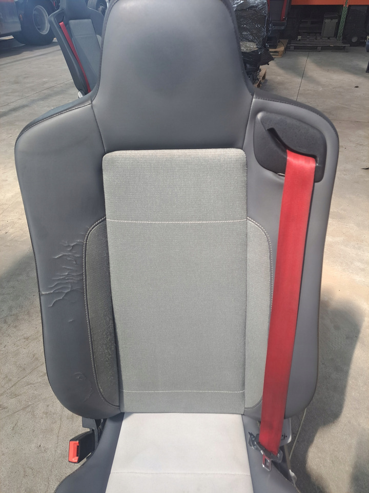 RENAULT FOTEL SIEDZENIE KIEROWCY RENAULT RANGE GAMA T C K - مقعد - شاحنة: صورة 3 RENAULT FOTEL SIEDZENIE KIEROWCY RENAULT RANGE GAMA T C K - مقعد - شاحنة: صورة 3