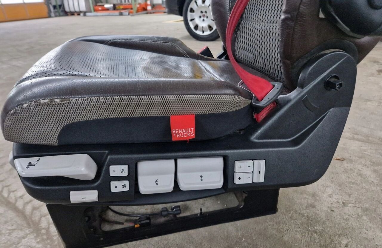 RENAULT FOTEL SIEDZENIE KIEROWCY SKÓRA RENAULT GAMA T C K - مقعد - شاحنة: صورة 5 RENAULT FOTEL SIEDZENIE KIEROWCY SKÓRA RENAULT GAMA T C K - مقعد - شاحنة: صورة 5