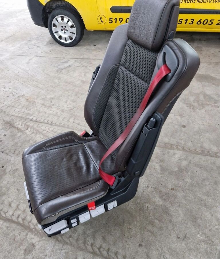 RENAULT FOTEL SIEDZENIE KIEROWCY SKÓRA RENAULT GAMA T C K - مقعد - شاحنة: صورة 2 RENAULT FOTEL SIEDZENIE KIEROWCY SKÓRA RENAULT GAMA T C K - مقعد - شاحنة: صورة 2
