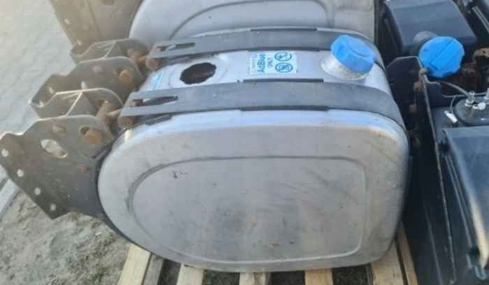 Renault DXi / Volvo FH FMX - خزان AdBlue (محلول من اليوريا والماء) - شاحنة: صورة 1 Renault DXi / Volvo FH FMX - خزان AdBlue (محلول من اليوريا والماء) - شاحنة: صورة 1