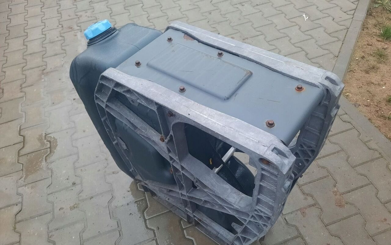 Renault GAMA - خزان AdBlue (محلول من اليوريا والماء) - شاحنة: صورة 2 Renault GAMA - خزان AdBlue (محلول من اليوريا والماء) - شاحنة: صورة 2