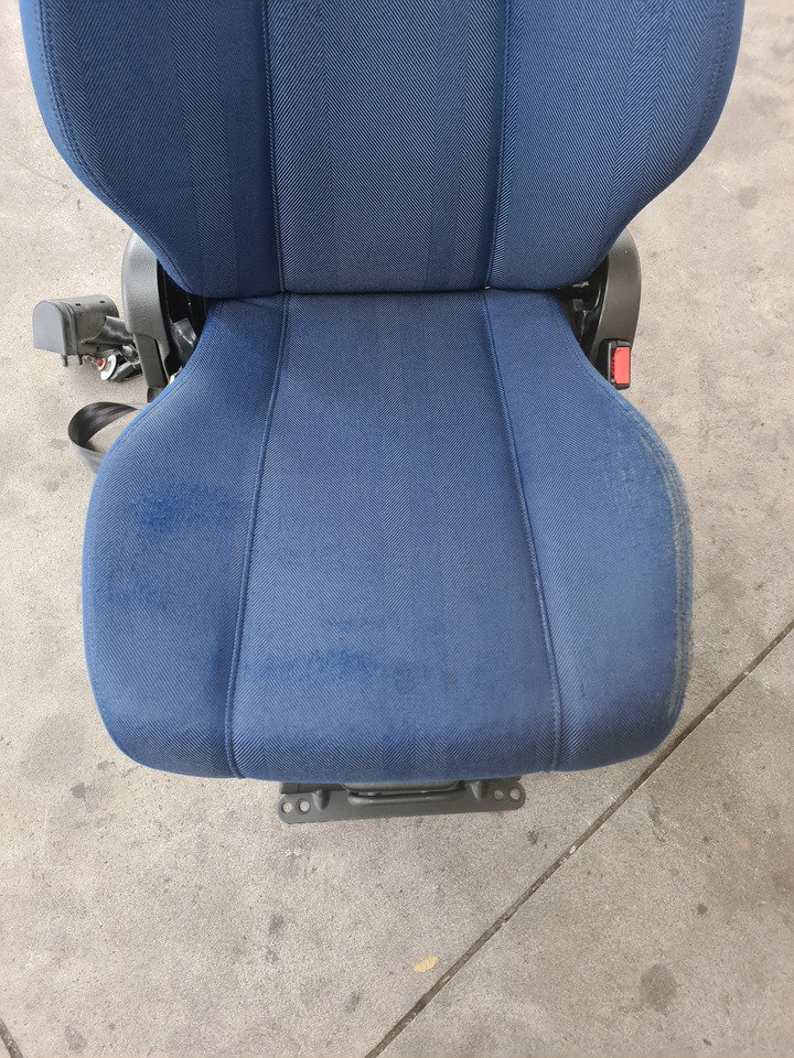 VOLVO FOTEL PASAŻERA PNEUMATYCZNY PRAWY VOLVO FH 5 FM 5 - مقعد - شاحنة: صورة 3 VOLVO FOTEL PASAŻERA PNEUMATYCZNY PRAWY VOLVO FH 5 FM 5 - مقعد - شاحنة: صورة 3