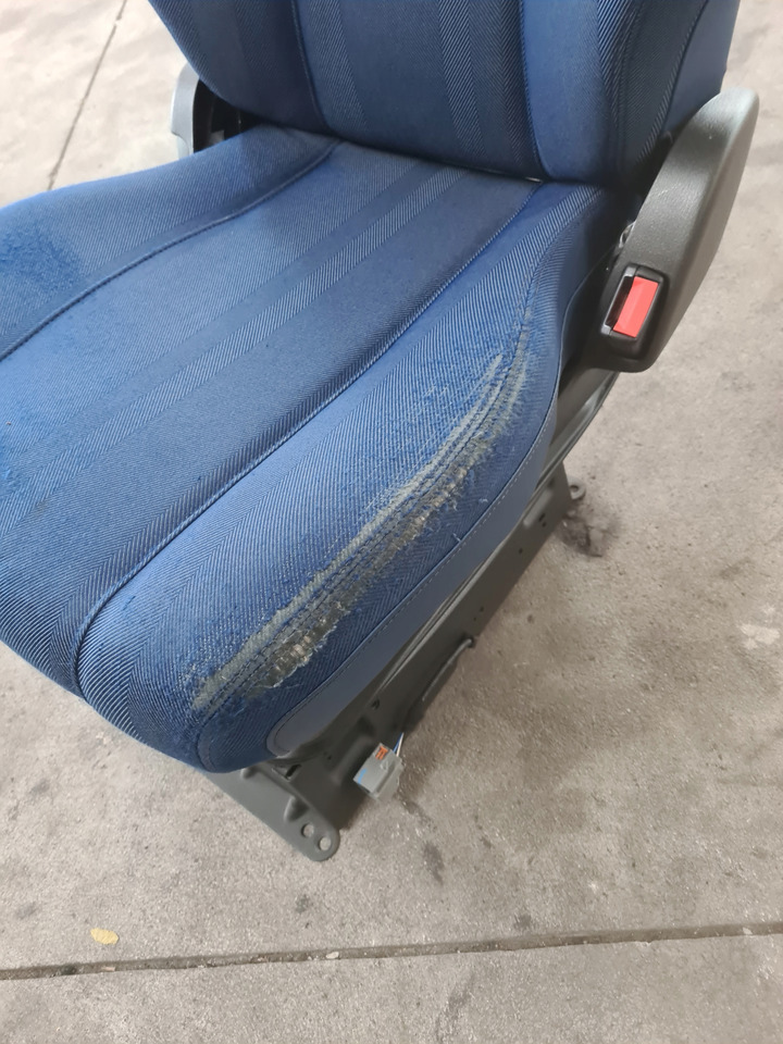 VOLVO FOTEL PASAŻERA PNEUMATYCZNY PRAWY VOLVO FH 5 FM 5 - مقعد - شاحنة: صورة 5 VOLVO FOTEL PASAŻERA PNEUMATYCZNY PRAWY VOLVO FH 5 FM 5 - مقعد - شاحنة: صورة 5