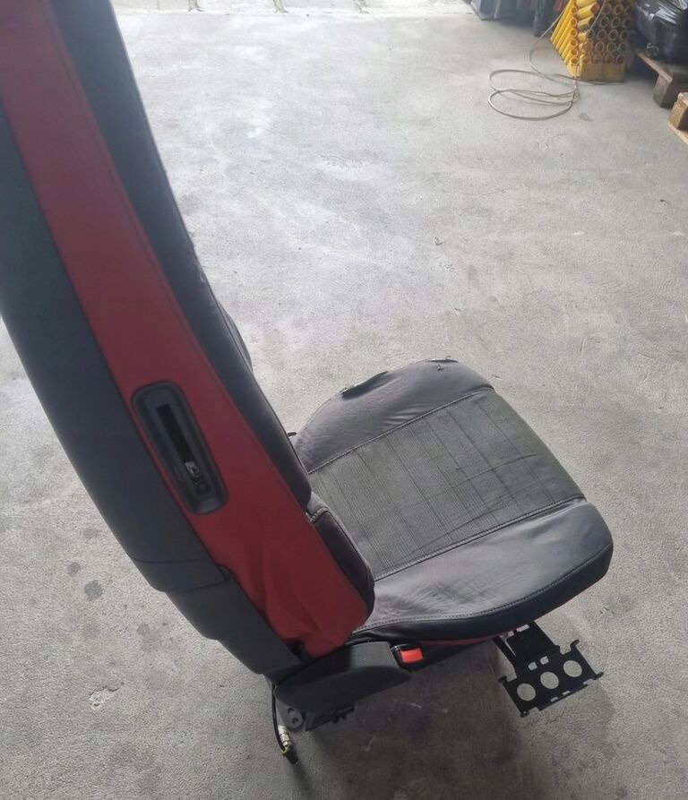 VOLVO FOTEL PNEUMATYCZNY KIEROWCY LEWY VOLVO FH 4 FM 4 AUTOMAT - مقعد - شاحنة: صورة 2 VOLVO FOTEL PNEUMATYCZNY KIEROWCY LEWY VOLVO FH 4 FM 4 AUTOMAT - مقعد - شاحنة: صورة 2