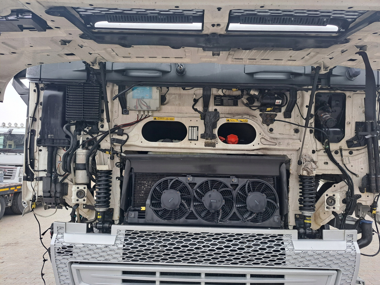 VOLVO GOŁY SZKIELET VOLVO FH 4 EURO 6 XL - كابينة - شاحنة: صورة 5 VOLVO GOŁY SZKIELET VOLVO FH 4 EURO 6 XL - كابينة - شاحنة: صورة 5