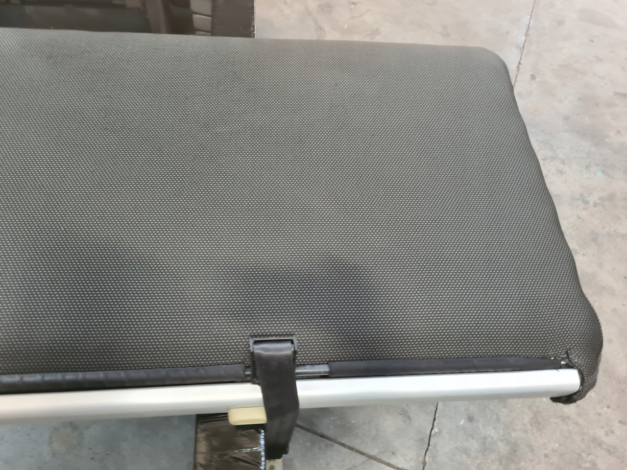 VOLVO ŁÓŻKO KOMPLETNE GÓRNE LEŻANKA MOCOWANIA - مقعد - شاحنة: صورة 2 VOLVO ŁÓŻKO KOMPLETNE GÓRNE LEŻANKA MOCOWANIA - مقعد - شاحنة: صورة 2