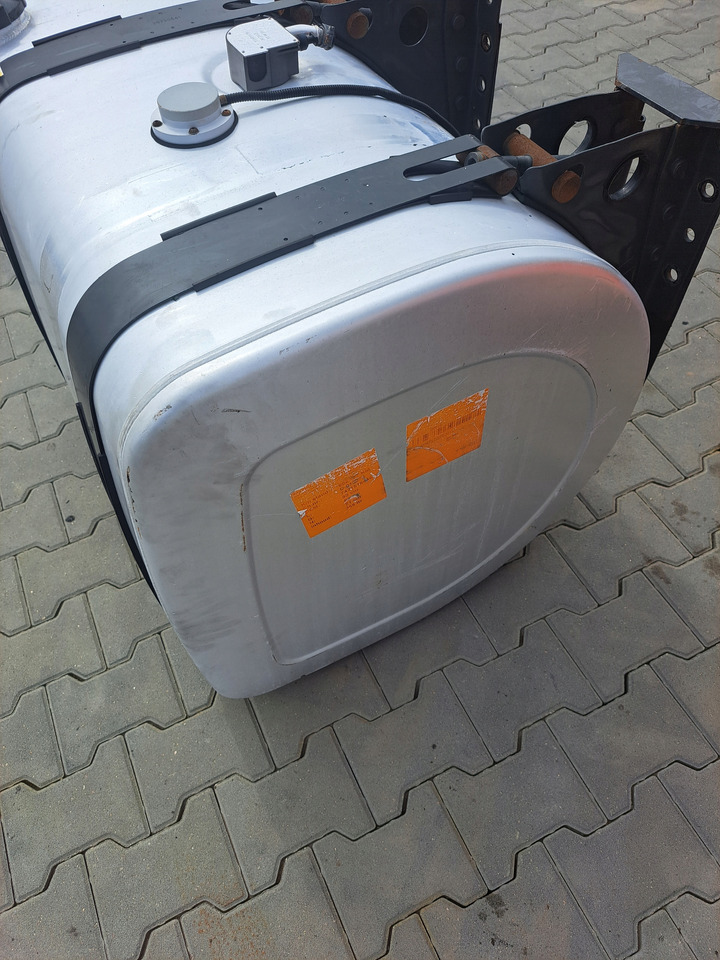 VOLVO ZBIORNIK PALIWA RENAULT GAMA RANGE T VOLVO FH 4 FM 4 90/70/70 365L - خزان الوقود - شاحنة: صورة 2 VOLVO ZBIORNIK PALIWA RENAULT GAMA RANGE T VOLVO FH 4 FM 4 90/70/70 365L - خزان الوقود - شاحنة: صورة 2