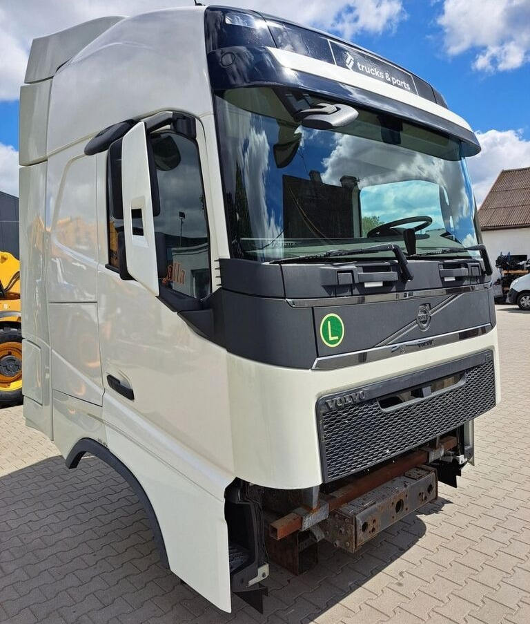 Volvo FH 4 EURO 6 GLOBETROTTER Volvo - كابينة - شاحنة: صورة 3 Volvo FH 4 EURO 6 GLOBETROTTER Volvo - كابينة - شاحنة: صورة 3