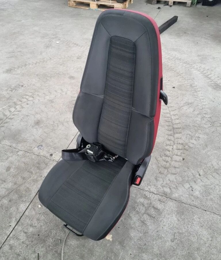 Volvo FH4 FM4 Volvo - مقعد - شاحنة: صورة 1 Volvo FH4 FM4 Volvo - مقعد - شاحنة: صورة 1