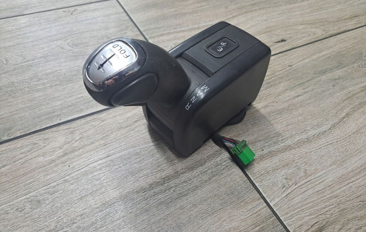 Volvo JOYSTICK BIEGÓW GAŁKA LEWAREK FH FM 9 12 13 21024535 - عتلة تبديل السرعة - شاحنة: صورة 2 Volvo JOYSTICK BIEGÓW GAŁKA LEWAREK FH FM 9 12 13 21024535 - عتلة تبديل السرعة - شاحنة: صورة 2