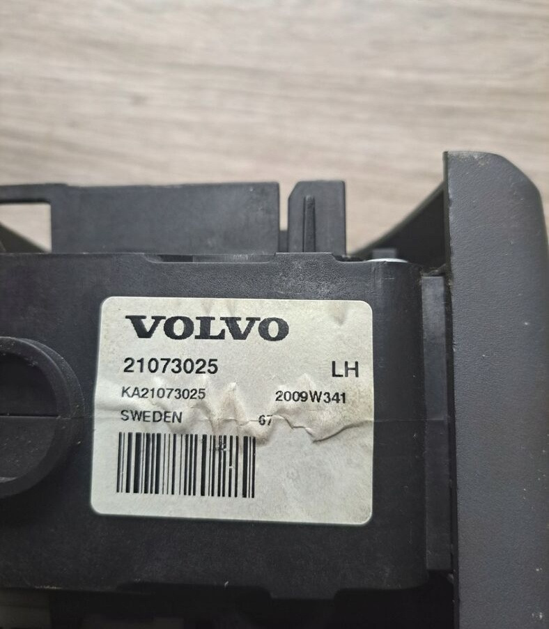 Volvo JOYSTICK BIEGÓW GAŁKA LEWAREK VOLVO FH FM 9 13 21073025 - عتلة تبديل السرعة - شاحنة: صورة 2 Volvo JOYSTICK BIEGÓW GAŁKA LEWAREK VOLVO FH FM 9 13 21073025 - عتلة تبديل السرعة - شاحنة: صورة 2