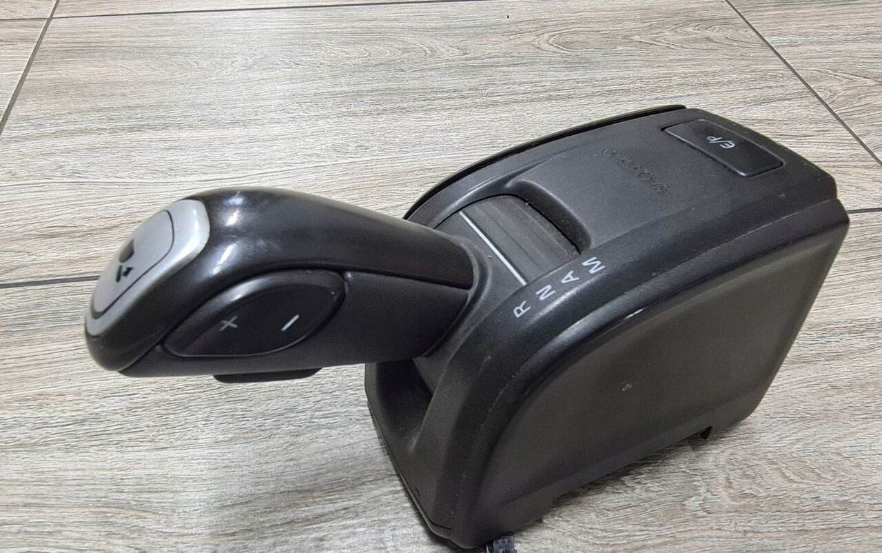 Volvo JOYSTICK ZMIANY BIEGÓW GAŁKA LEWAREK VOLVO FH FM 4 22230455 - عتلة تبديل السرعة - شاحنة: صورة 4 Volvo JOYSTICK ZMIANY BIEGÓW GAŁKA LEWAREK VOLVO FH FM 4 22230455 - عتلة تبديل السرعة - شاحنة: صورة 4