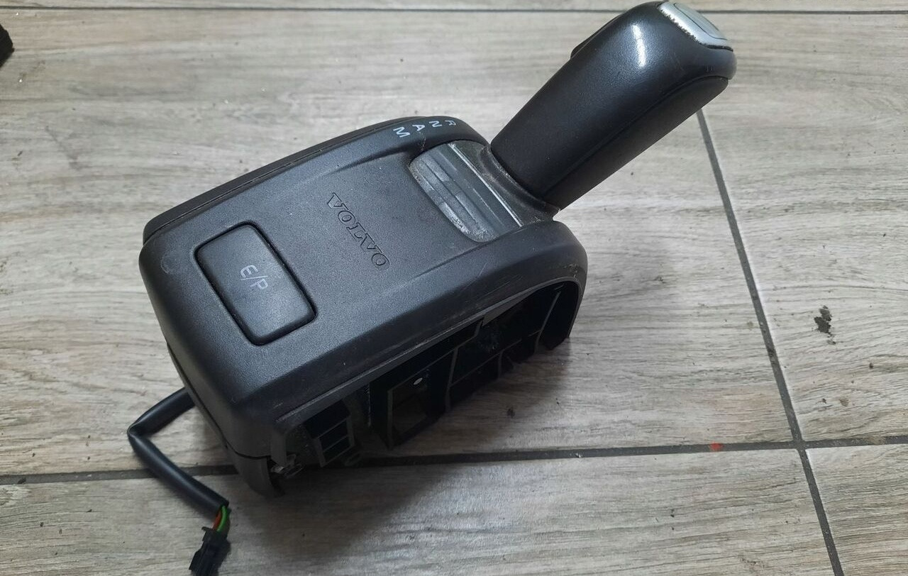 Volvo JOYSTICK ZMIANY BIEGÓW GAŁKA LEWAREK VOLVO FH FM 4 22583048 - عتلة تبديل السرعة - شاحنة: صورة 1 Volvo JOYSTICK ZMIANY BIEGÓW GAŁKA LEWAREK VOLVO FH FM 4 22583048 - عتلة تبديل السرعة - شاحنة: صورة 1