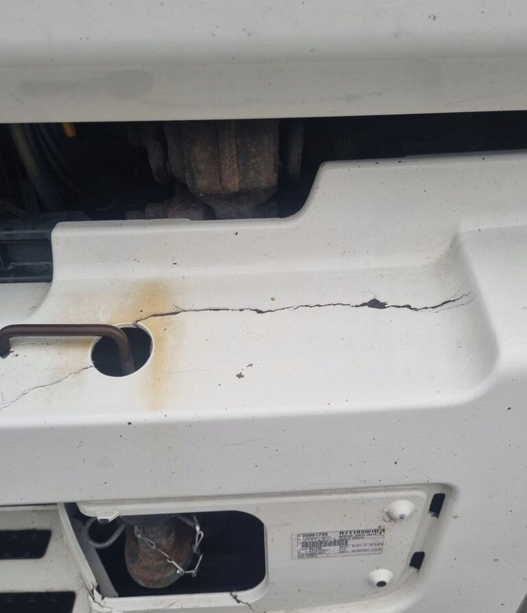 مصد العربة - شاحنة Volvo KOMPLETNY Z LAMPAMI BELKA STOPNIE   Volvo FL EURO 5: صورة 9