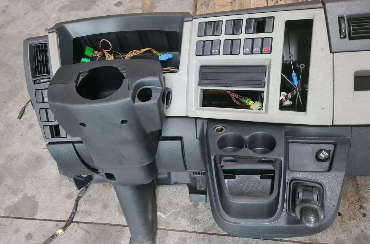 لوحة القيادة - شاحنة Volvo KONSOLA PRZEKŁADKA ANGLIKA FL EURO 5   Volvo ANGLIKA VOLVO FL EURO 5: صورة 7