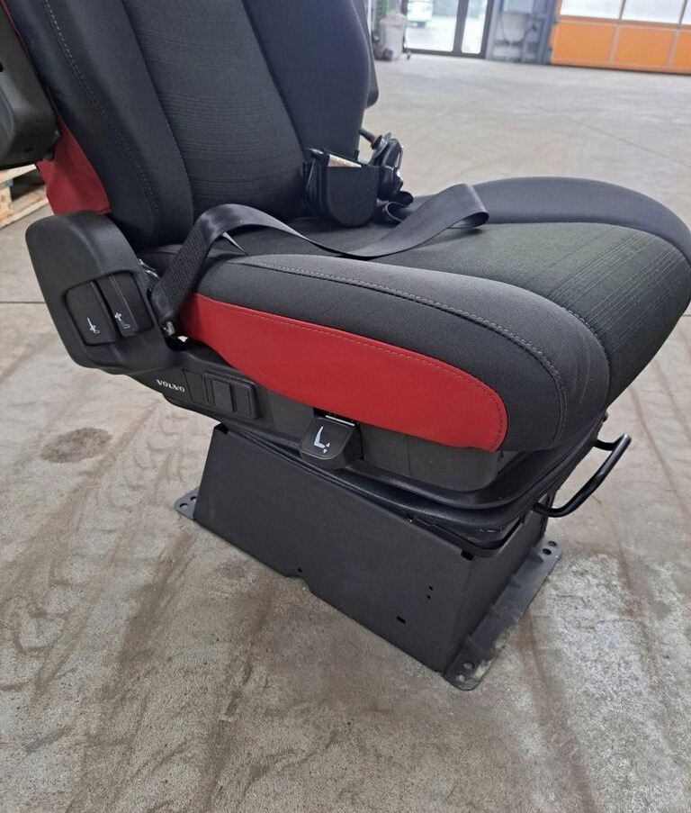 Volvo OBROTOWY PASAŻERA PRAWY FH 4 FM 4 - مقعد - شاحنة: صورة 1 Volvo OBROTOWY PASAŻERA PRAWY FH 4 FM 4 - مقعد - شاحنة: صورة 1