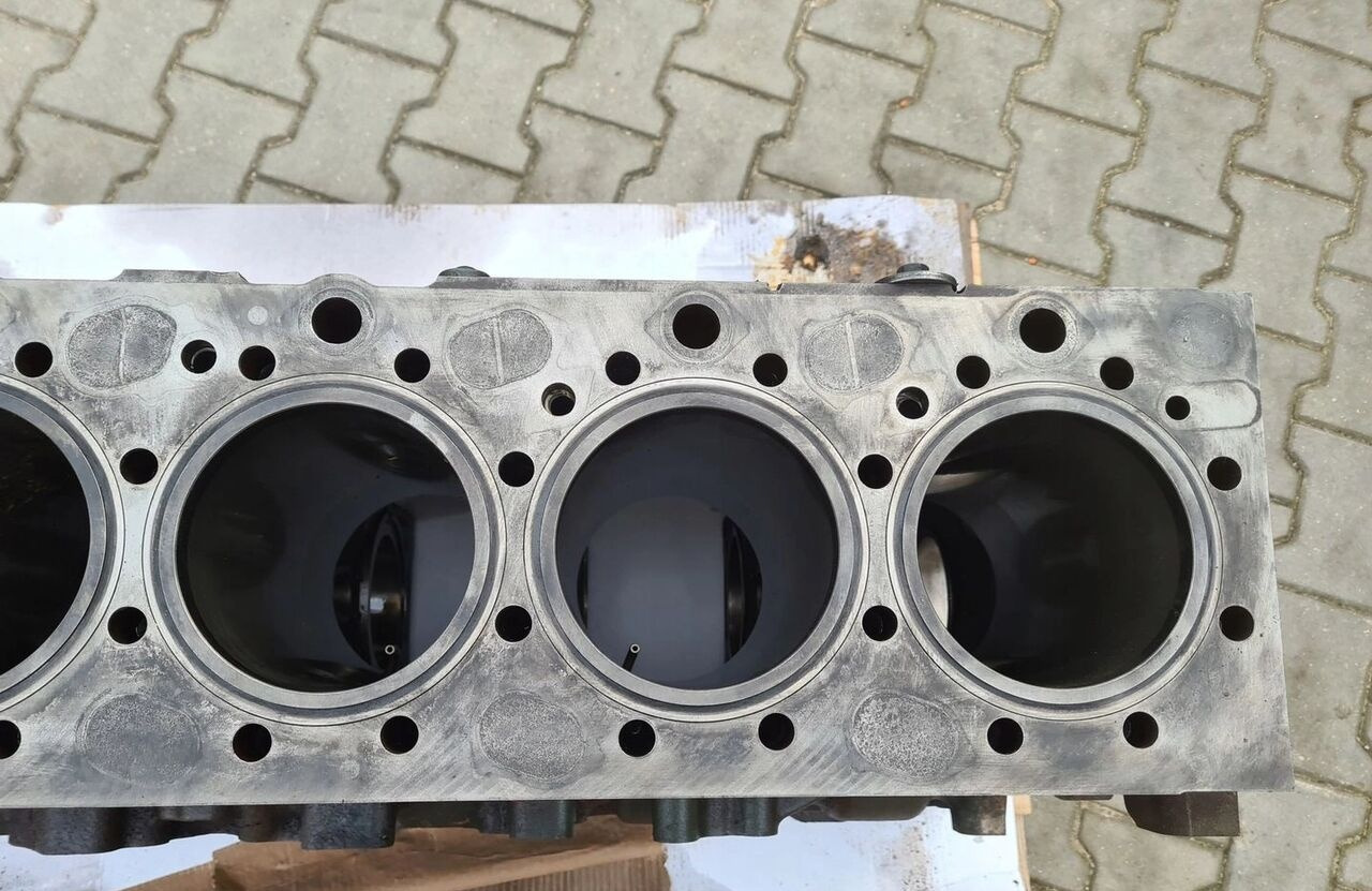 Volvo OE D13A   Volvo VOLVO FM FH 13 - حاجز الاسطوانة - شاحنة: صورة 2 Volvo OE D13A   Volvo VOLVO FM FH 13 - حاجز الاسطوانة - شاحنة: صورة 2