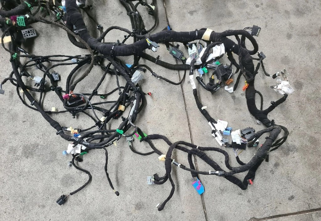 WIĄZKA INSTALACJA KABINY KONSOLI DESKI ROZDZIELCZEJ FORD F-MAX 500 TRUCKS  - تسخير/ تجميع الكابلات: صورة 2 WIĄZKA INSTALACJA KABINY KONSOLI DESKI ROZDZIELCZEJ FORD F-MAX 500 TRUCKS  - تسخير/ تجميع الكابلات: صورة 2