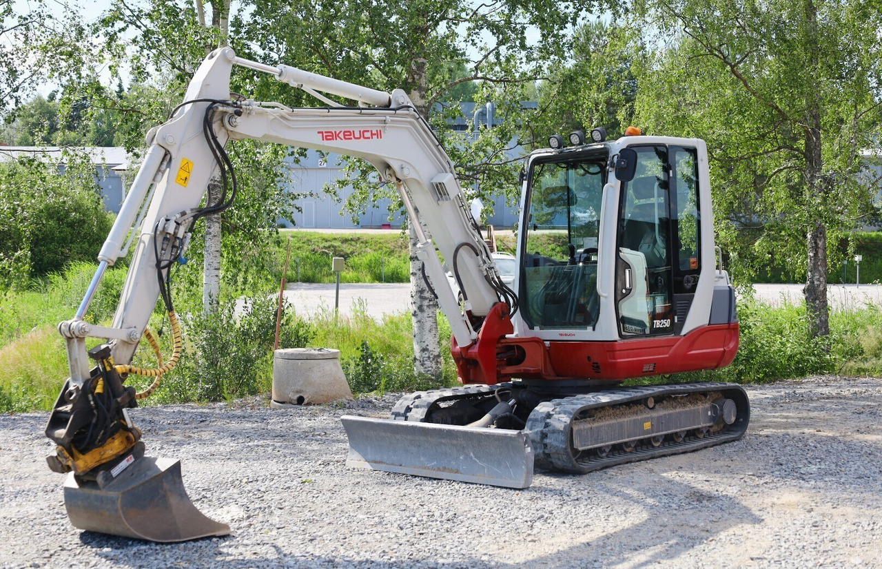Takeuchi TB250 - حفارة مُصَّغرة: صورة 2 Takeuchi TB250 - حفارة مُصَّغرة: صورة 2