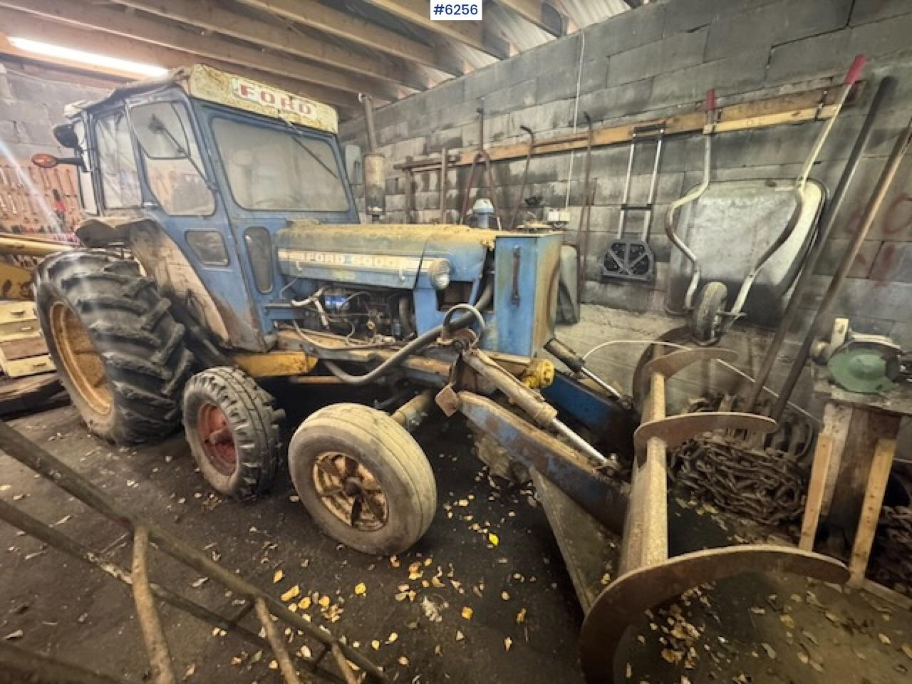 1968 Ford 5000 w/ digger, front cutter and 3 buckets! - جرار: صورة 2 1968 Ford 5000 w/ digger, front cutter and 3 buckets! - جرار: صورة 2
