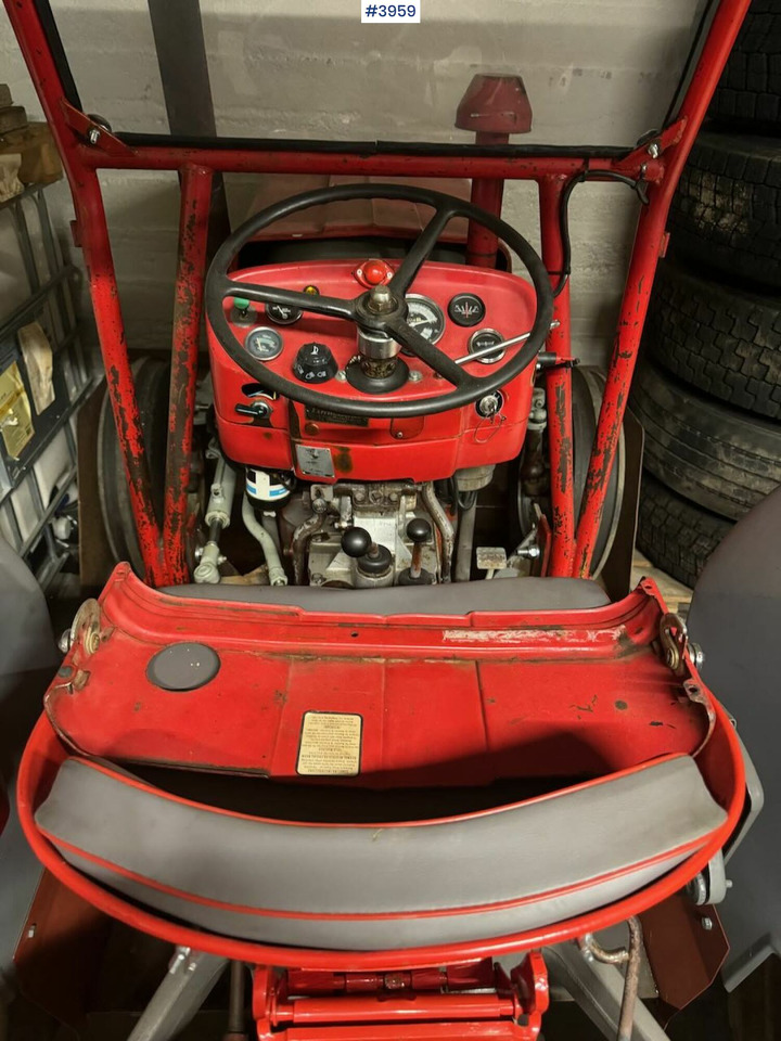 1971 Massey Ferguson 135 - جرار: صورة 4 1971 Massey Ferguson 135 - جرار: صورة 4