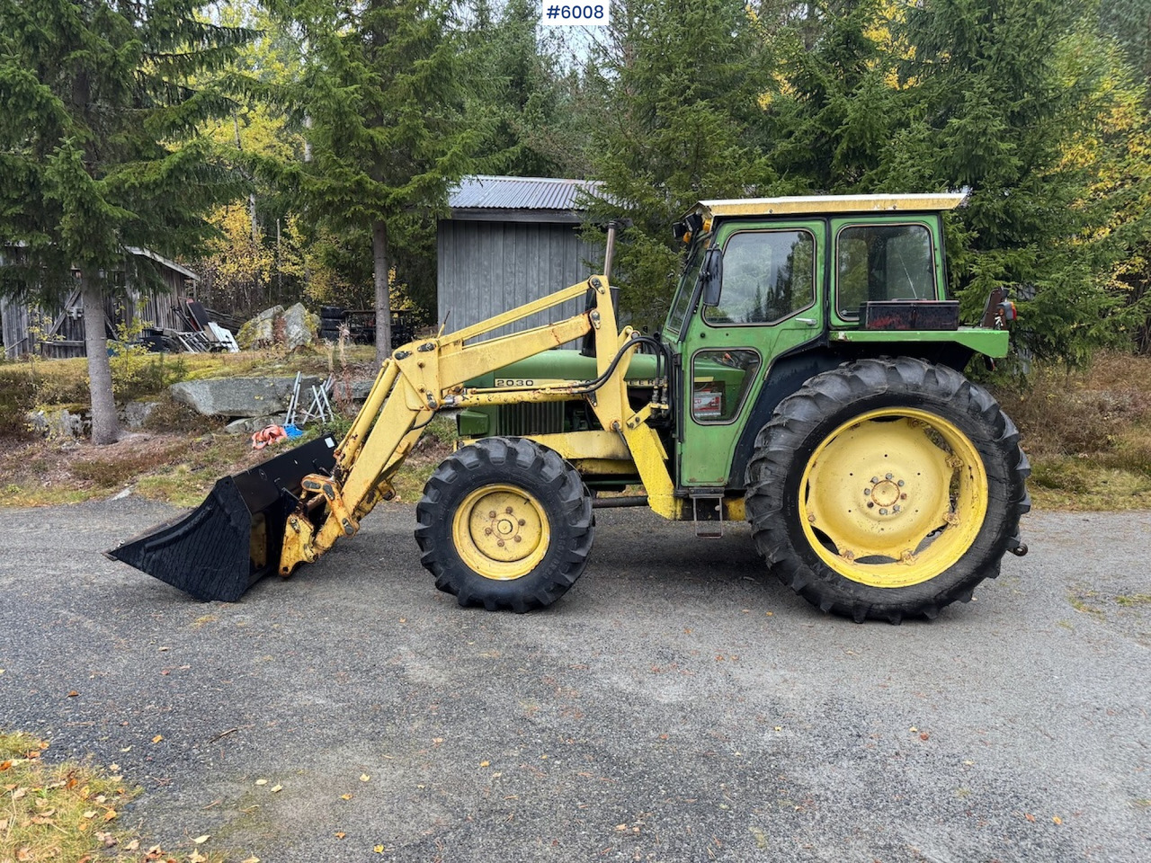 1977 John Deere 2030 w/ front loader, bucket and chains. - جرار: صورة 1 1977 John Deere 2030 w/ front loader, bucket and chains. - جرار: صورة 1